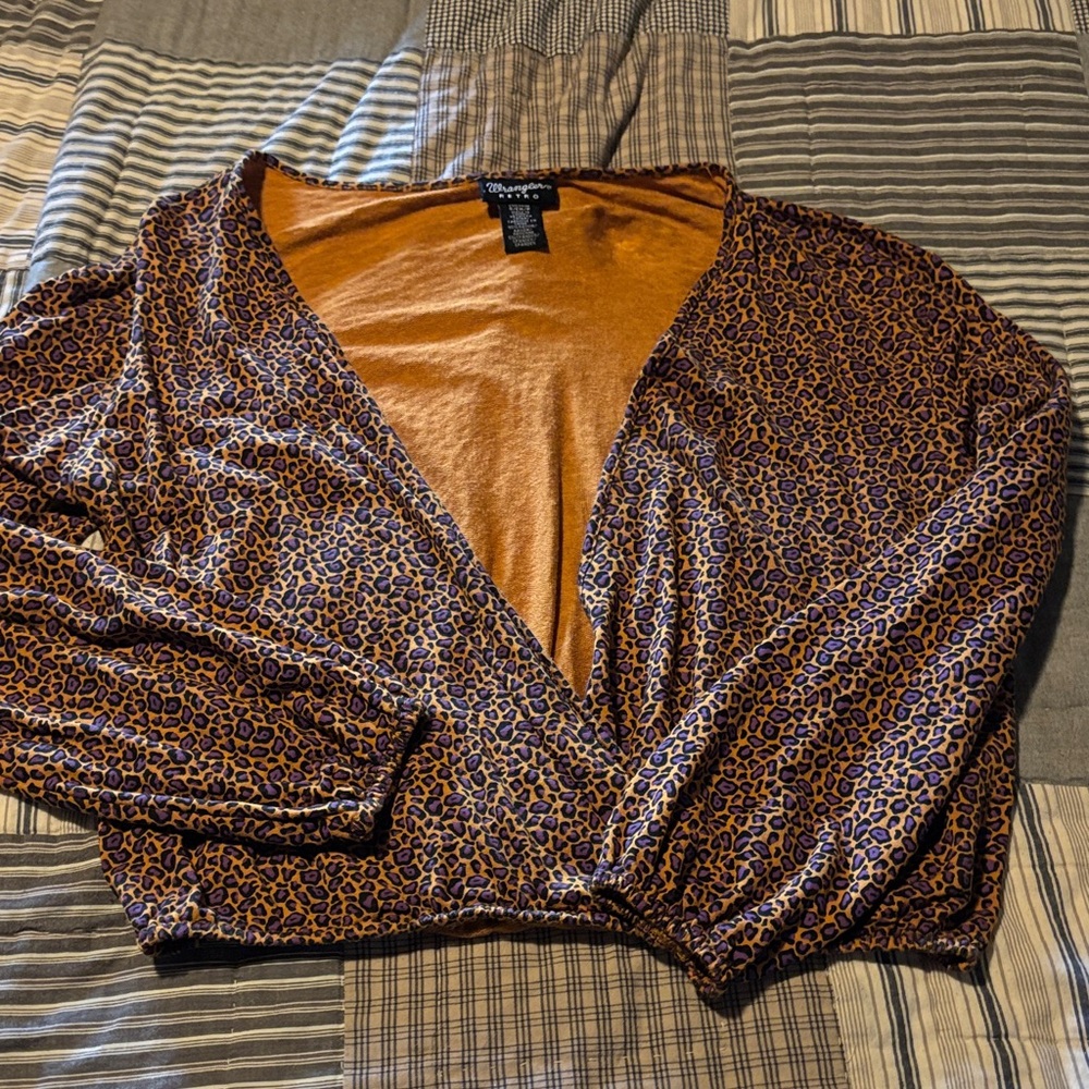 Wrangler Women's Rust and Black Leopard Print V-Neck Crop Top